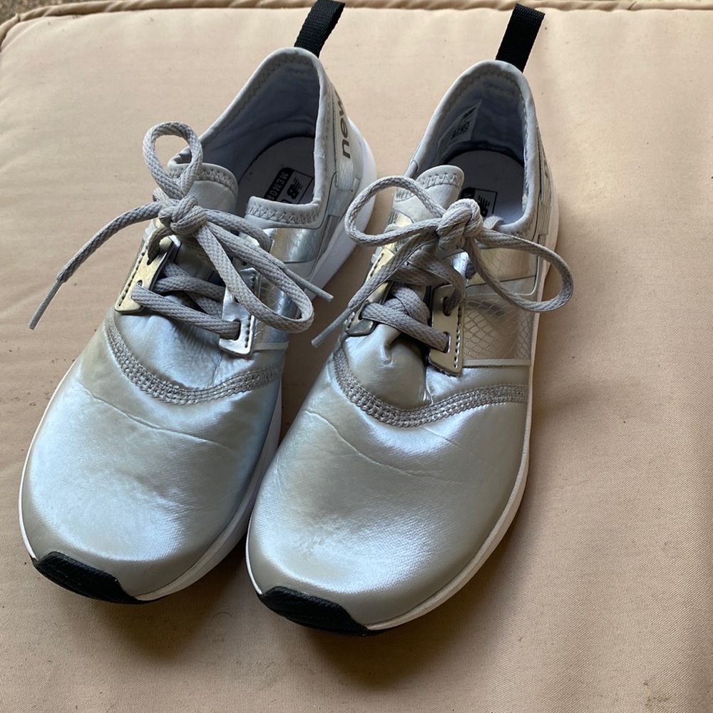 New Balance Rev Air size 6